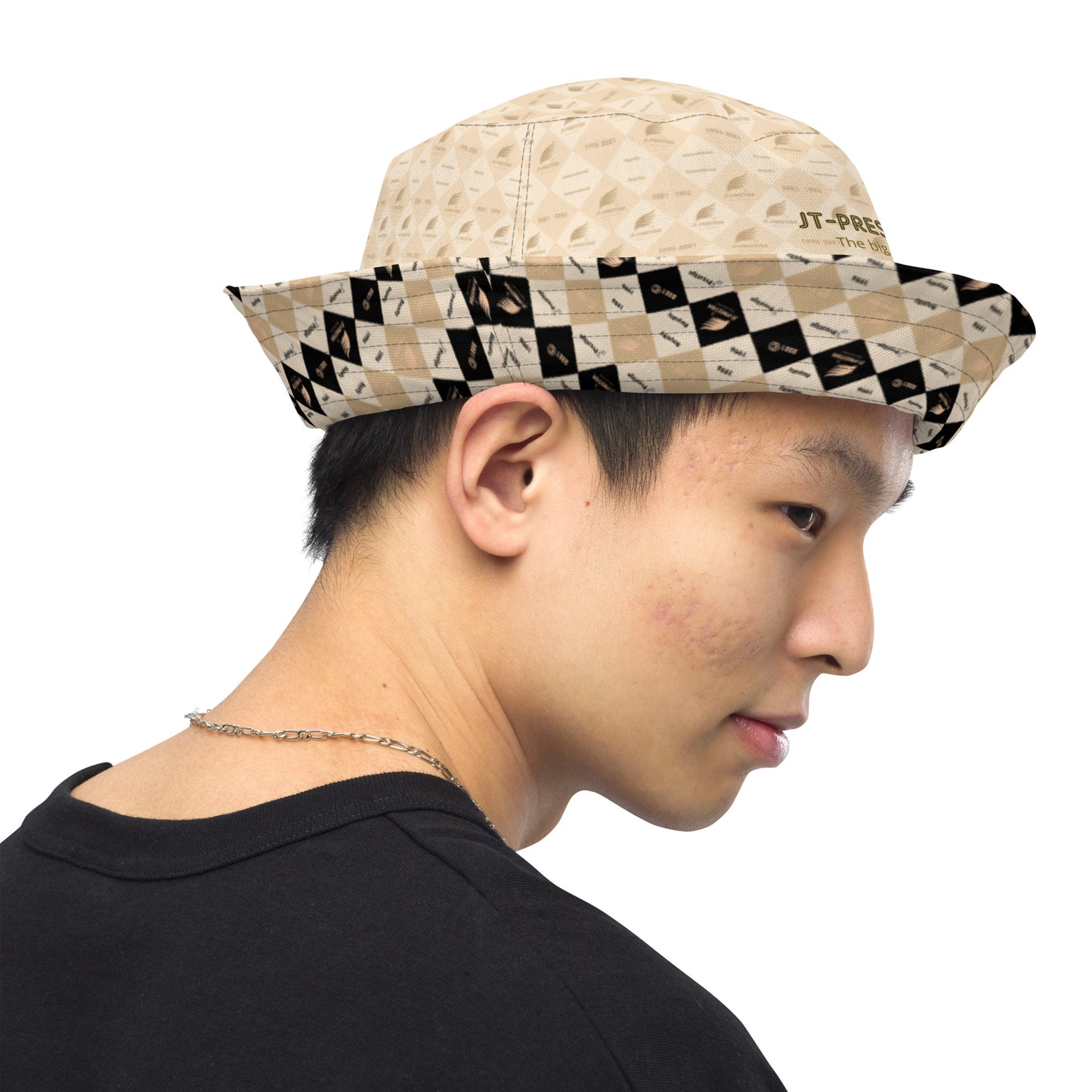 Reversible bucket hat